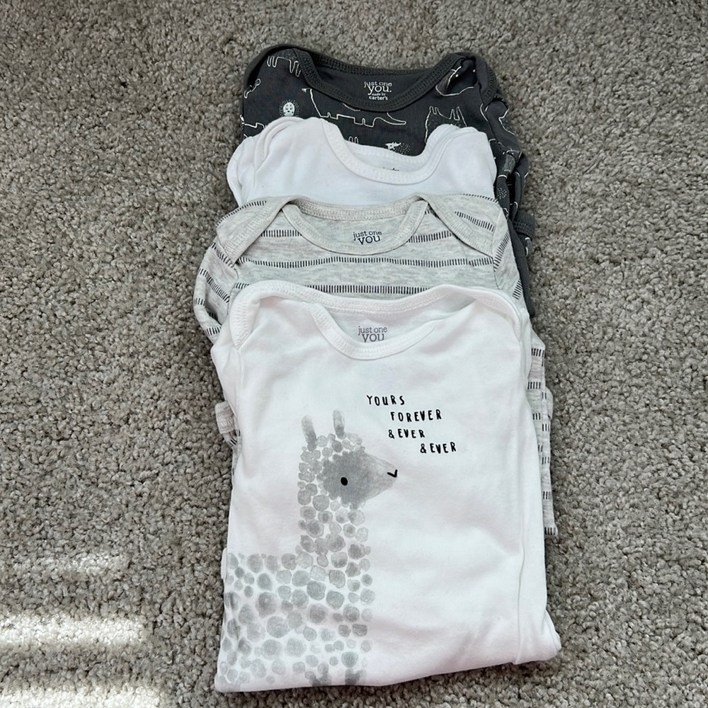 Baby long sleeve bodysuit with snaps ❌SOLD❌